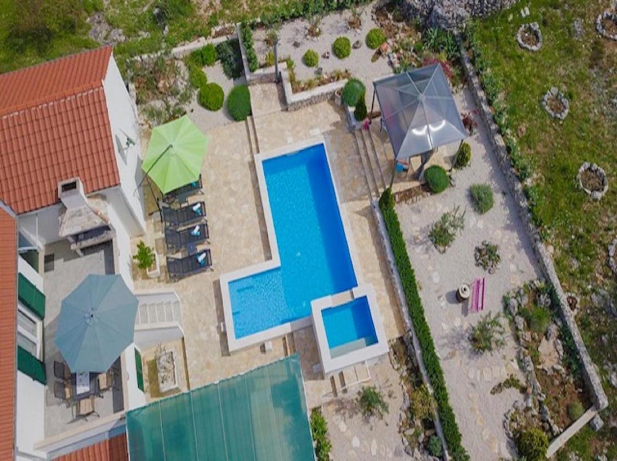 Holiday Home Ela Dračevica Eksteriør bilde