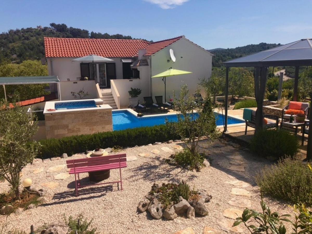 Holiday Home Ela Dračevica Eksteriør bilde