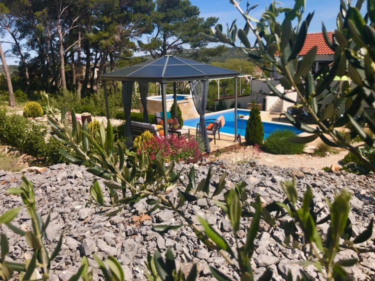 Holiday Home Ela Dračevica Eksteriør bilde